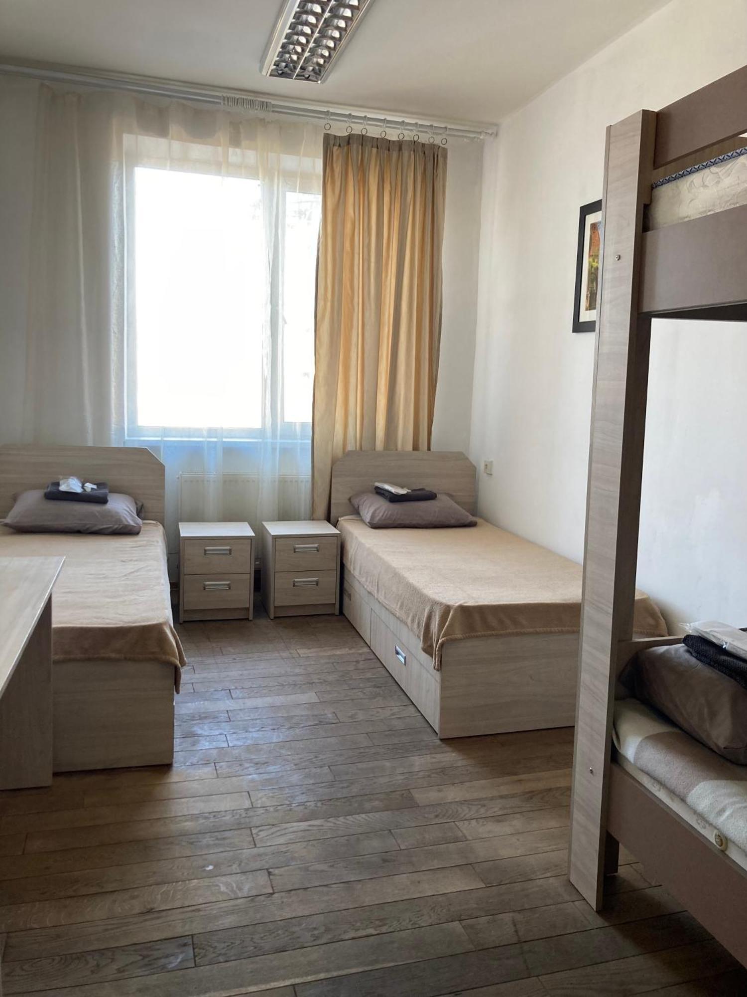 Kitchen Hostel *